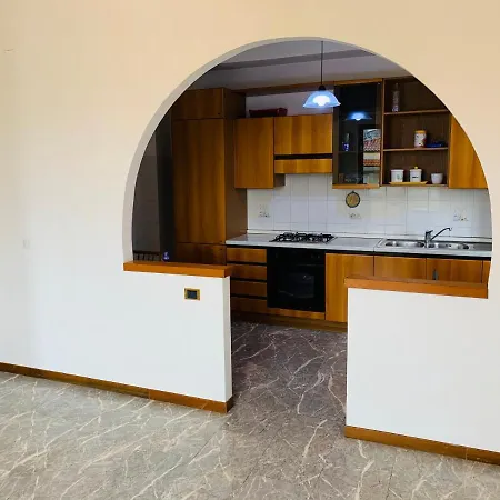 Spazioso In Centro Citta Apartman