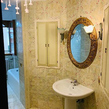 Spazioso In Centro Citta Apartman *