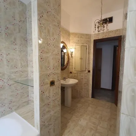 Spazioso In Centro Citta Apartman *